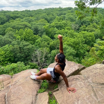 Woman posing at lookout of Sleeping Giant State Park (Instagram@laurora_jean)