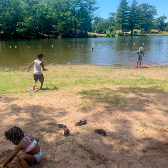 Kids playing on beach at Wharton Brook (Instagram@lash_toy)