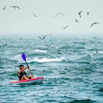 Man sea kayaking at Hammonassett Beach State Park (Instagram@lensofsoulphotography)