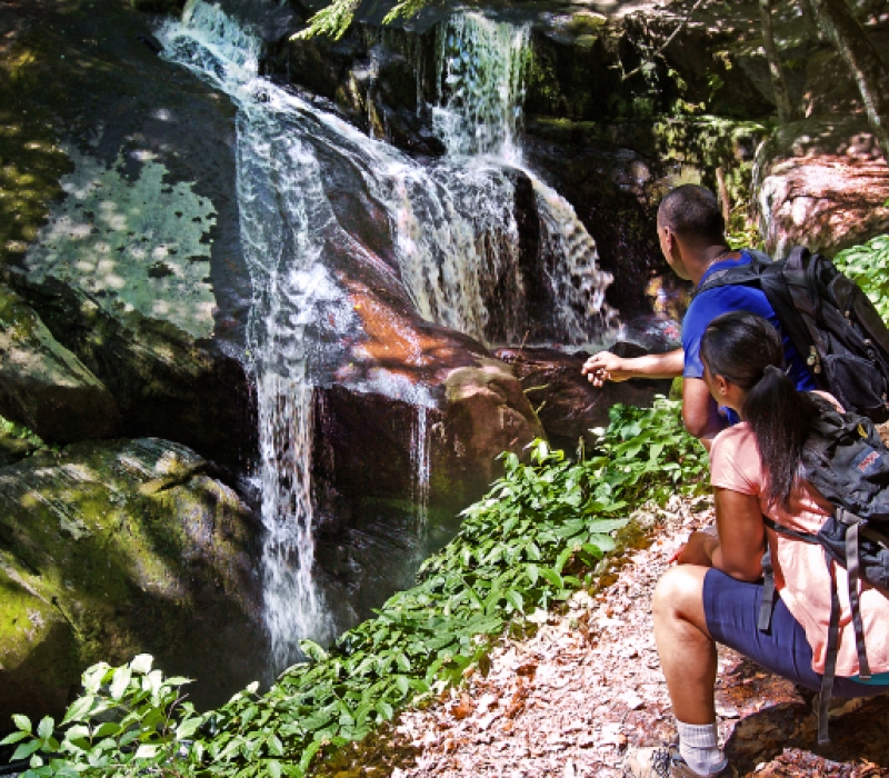 Couple hiking Enders Falls